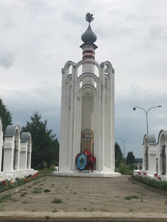 Обелиск погибшим воинам-землякам.